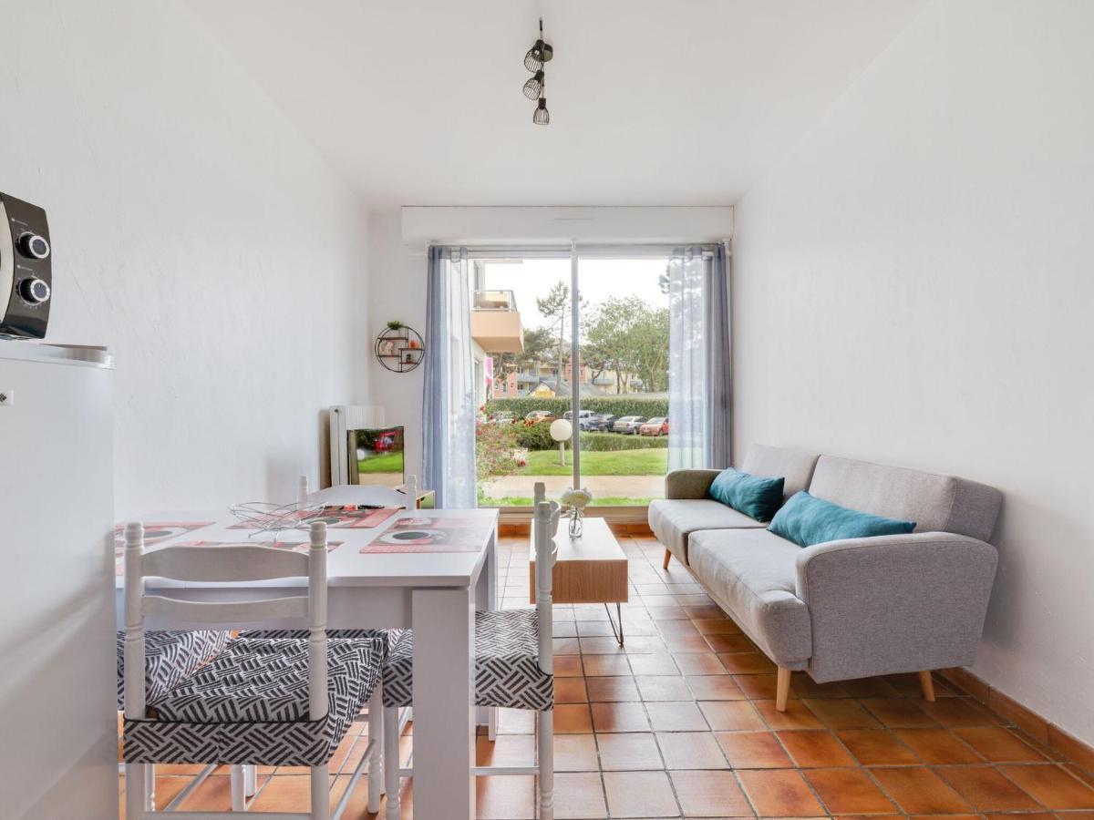 Simplistic Holiday Home In Grandcamp With Garden エクステリア 写真