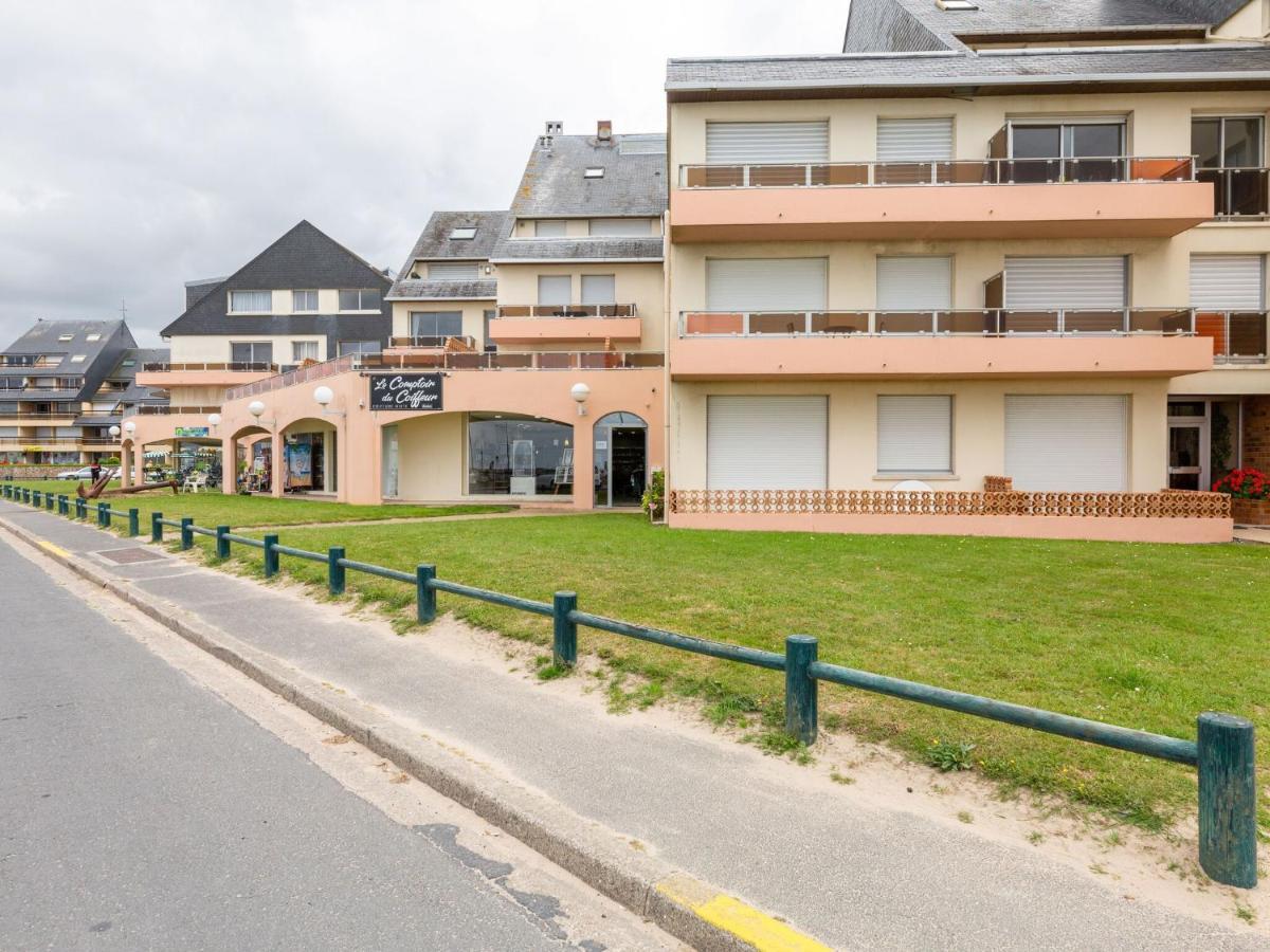 Simplistic Holiday Home In Grandcamp With Garden エクステリア 写真