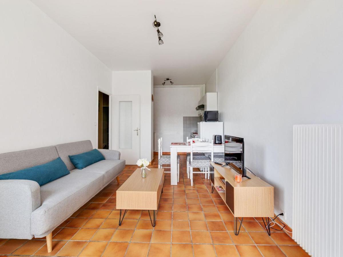Simplistic Holiday Home In Grandcamp With Garden エクステリア 写真