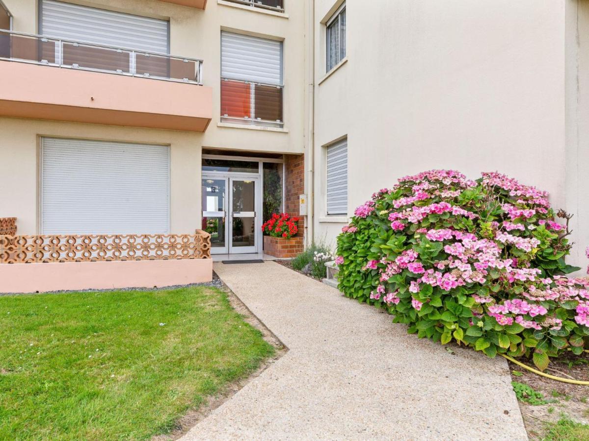 Simplistic Holiday Home In Grandcamp With Garden エクステリア 写真