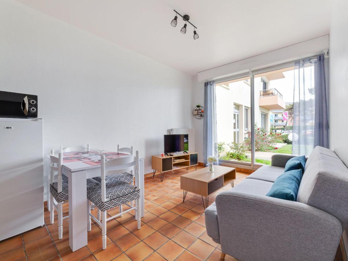 Simplistic Holiday Home In Grandcamp With Garden エクステリア 写真
