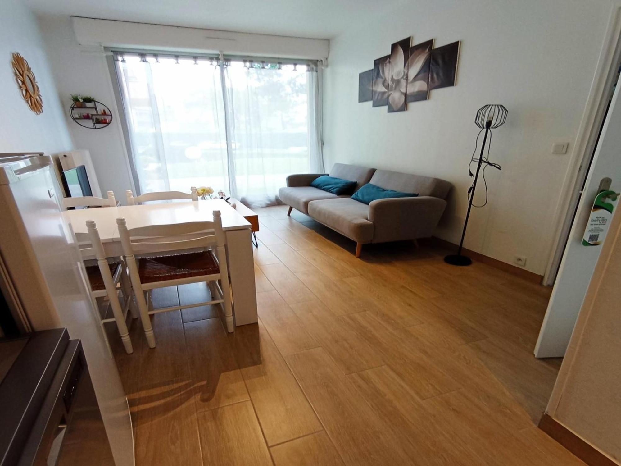 Simplistic Holiday Home In Grandcamp With Garden エクステリア 写真